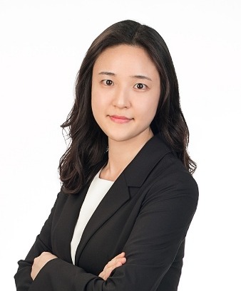 인간의 얼굴, 사람, 미소, 의류이(가) 표시된 사진AI 생성 콘텐츠는 정확하지 않을 수 있습니다.